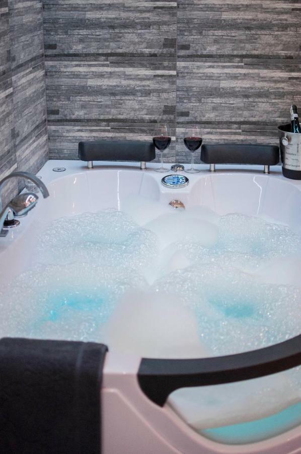 Cracow Jacuzzi Apartments - Silver Room クラクフ エクステリア 写真